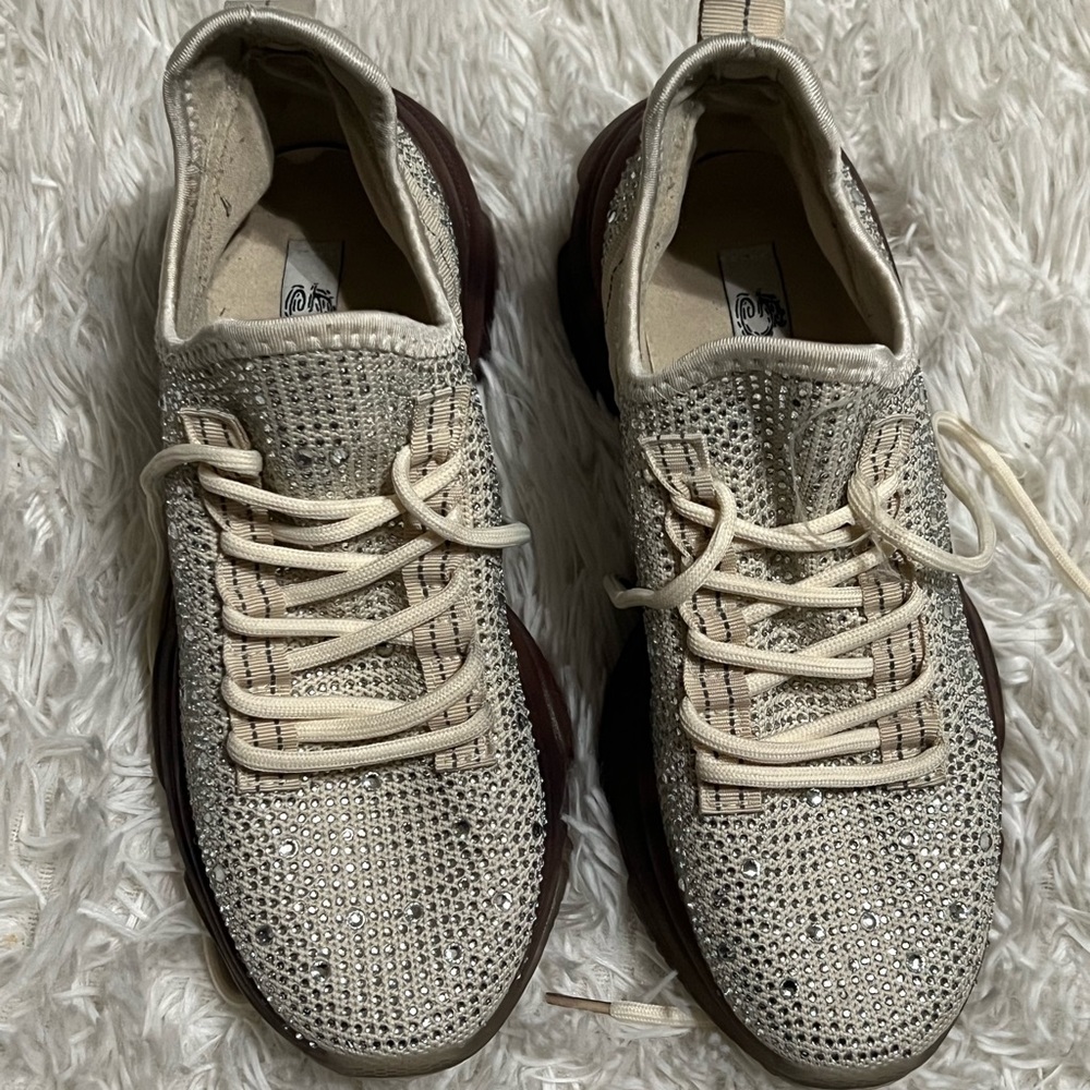 Very G shoes size 8